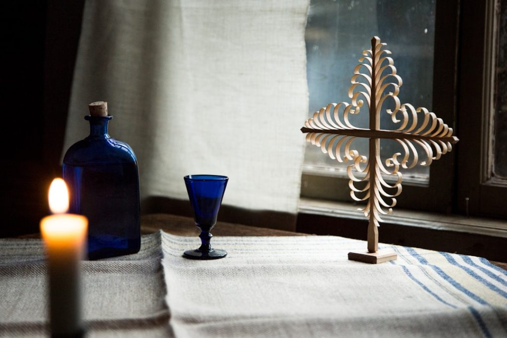 Photo Luce e Ombra: Soluzioni Creative per la Decorazione delle Finestre