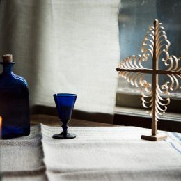 Photo Luce e Ombra: Soluzioni Creative per la Decorazione delle Finestre